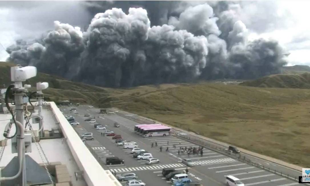 Monte Aso, no Japão, entrou em erupção e formou uma imensa nuvem de fumaça Foto: Reprodução