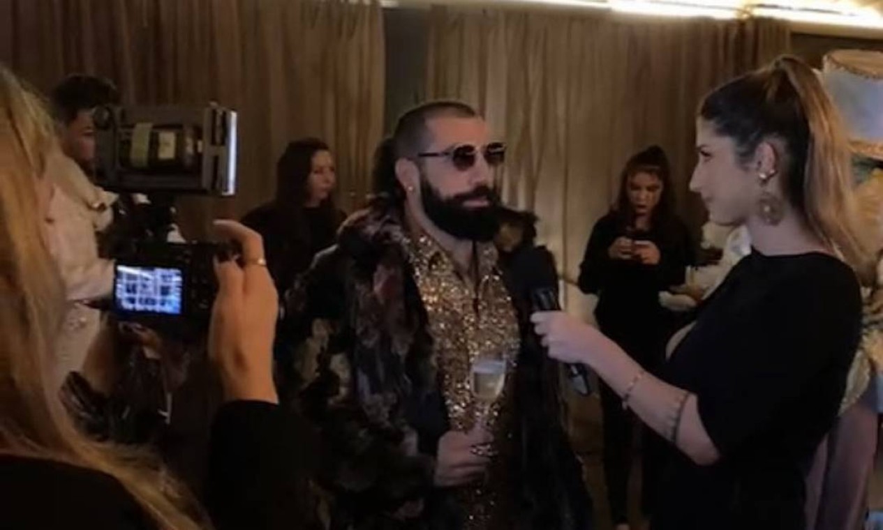 O ex-BBB Kaysar vestido como sheik árabe na festa de Flay Foto: Reprodução / Twitter