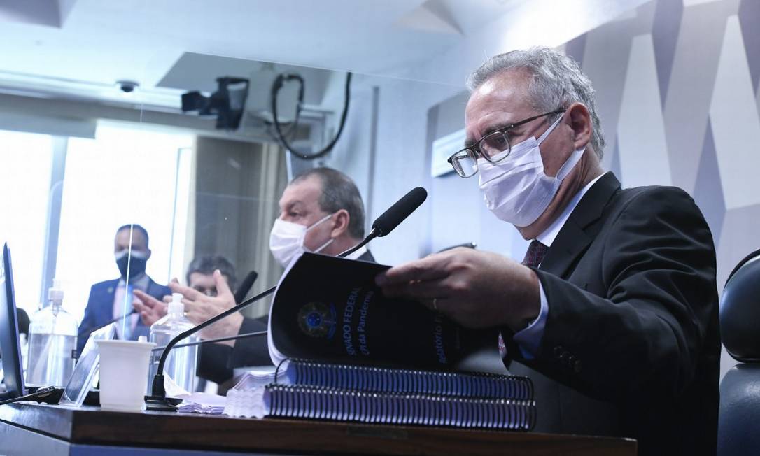 O senador Renan Calheiros, relator da CPI, apresenta o relatório final da comissão Foto: Edilson Rodrigues / Agência Senado