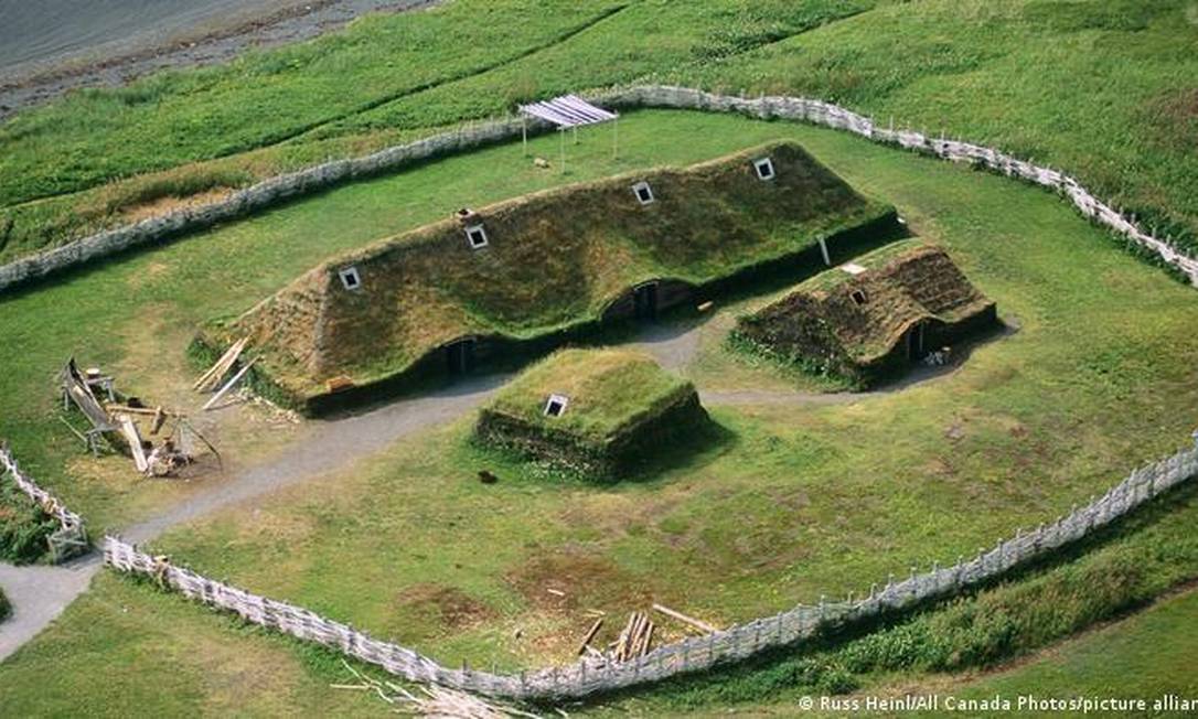 Construções no sítio arqueológico viking de L'Anse aux Meadows Foto: Russ Hein/All Canada Photos/picture alliance