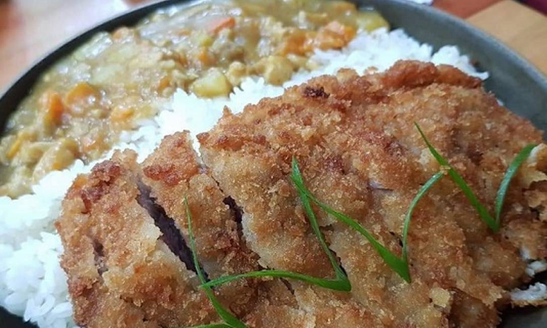 O karê do Haru Sushi Bar, em Copacabana: versão empanada Foto: Divulgação