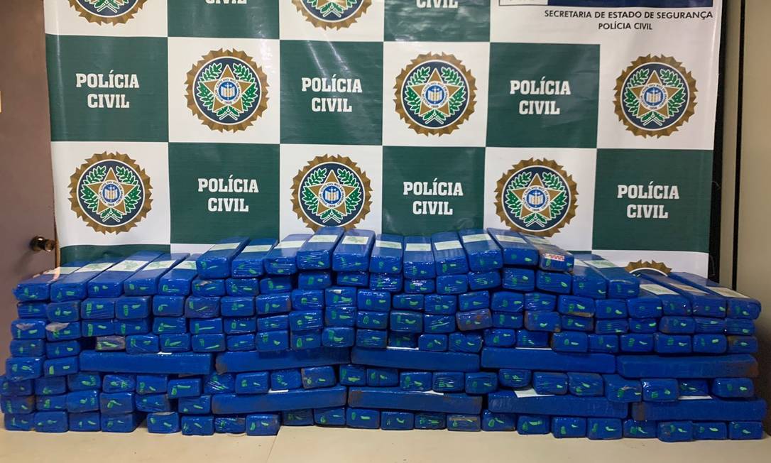 A Polícia Civil apreendeu na operação 183 tabletes de maconha Foto: Divulgação/ Polícia Civil