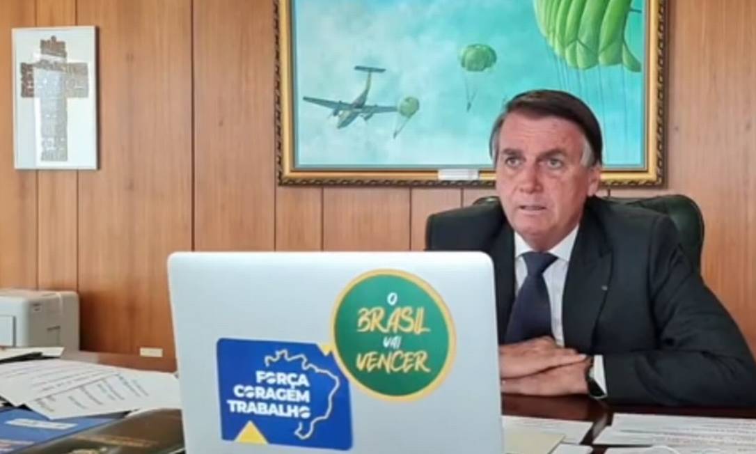 O presidente Jair Bolsonaro, durante entrevista a uma rádio Foto: Reprodução/Youtube