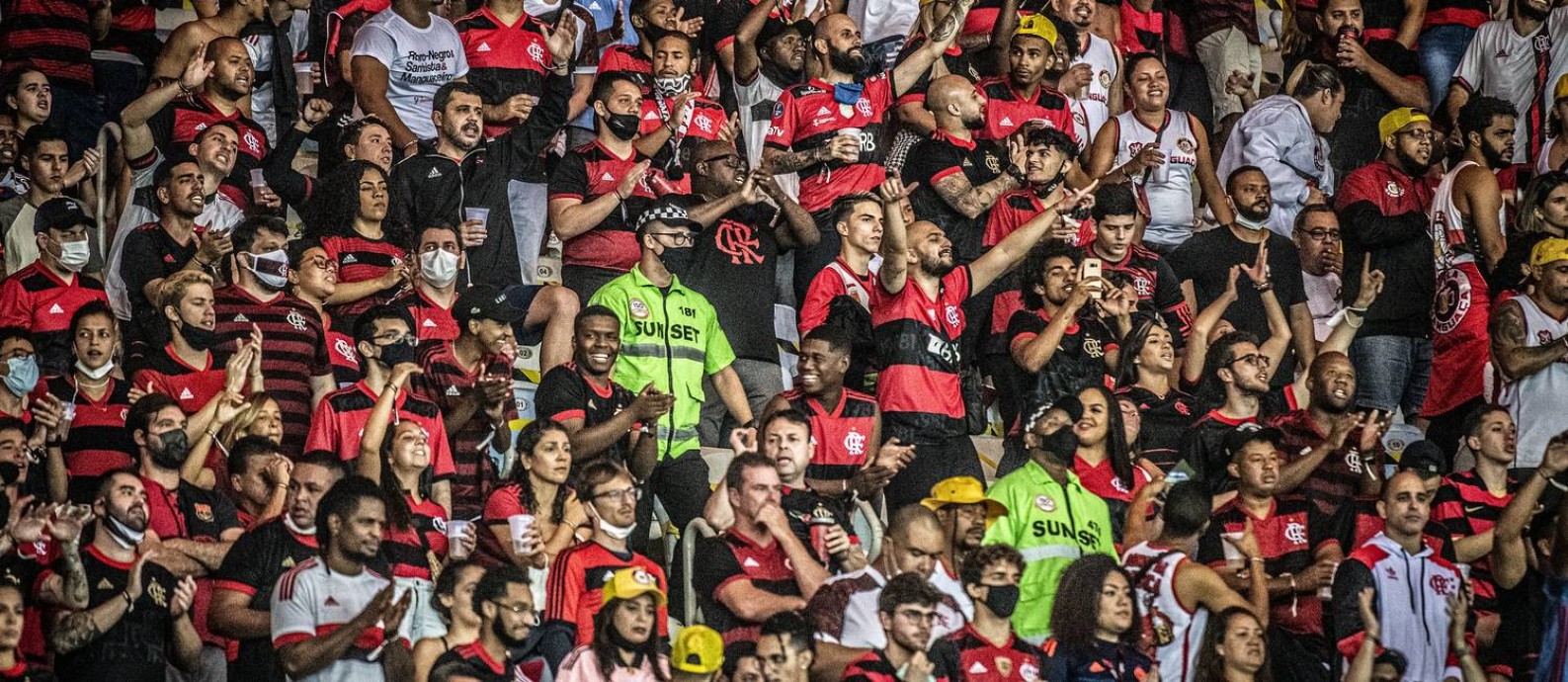 Torcida do Flamengo precisa de dinheiro para acompanhar jogos do time Foto: Foto: Alexandre Vidal / Flamengo / Agência O Globo
