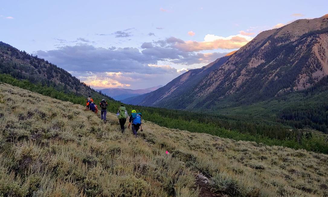 Pessoas fazendo trilha no Colorado, nos EUA Foto: Divulgação / Lake County Search and Rescue
