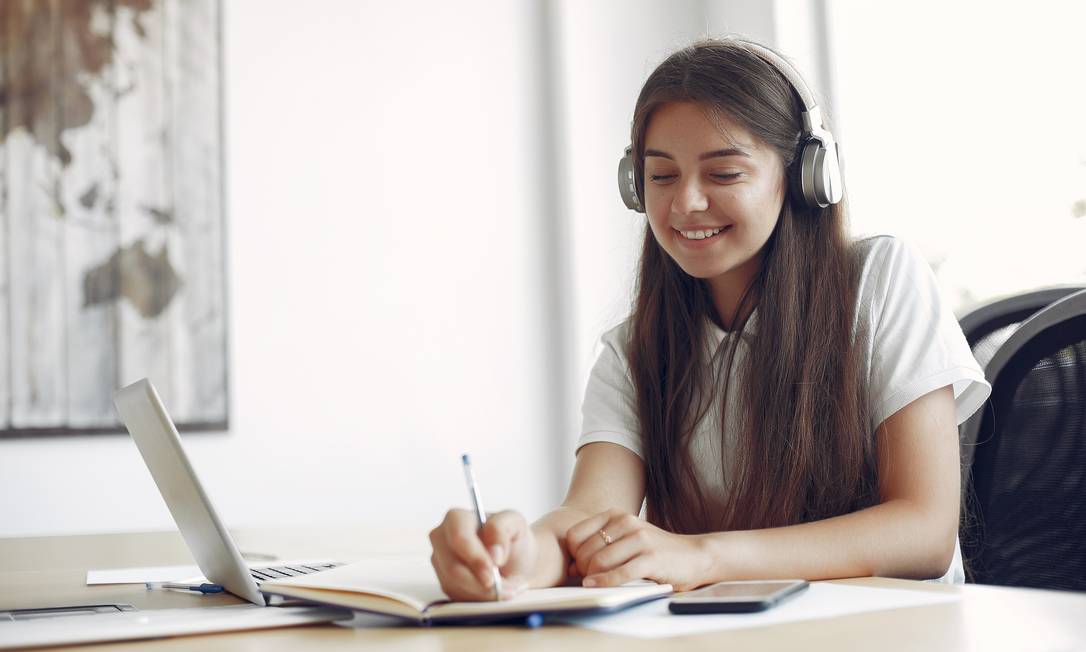 Tirar dúvidas sobre Português é uma maneira de aprimorar a língua. Foto: FaustFoto/Freepik