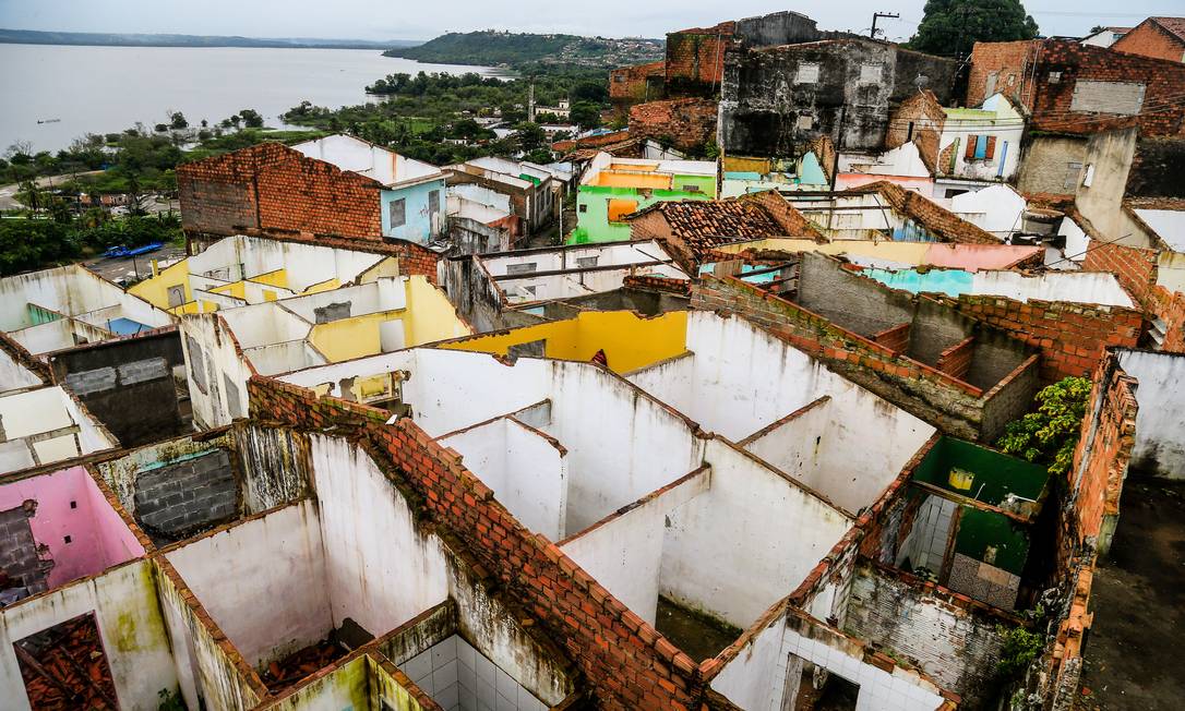 Casa e prédios abandonados no bairro do Pinheiro em Maceió, Alagoas, julho de 2020 Foto: Ailton Cruz / Gazeta de Alagoas / Agência O Globo