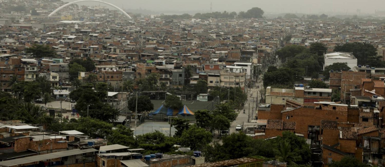 Complexo da Maré visto do alto: região tem 16 comunidades com 790 ruas, das quais 480 ainda não têm nome Foto: Gabriel de Paiva / Agência O Globo
