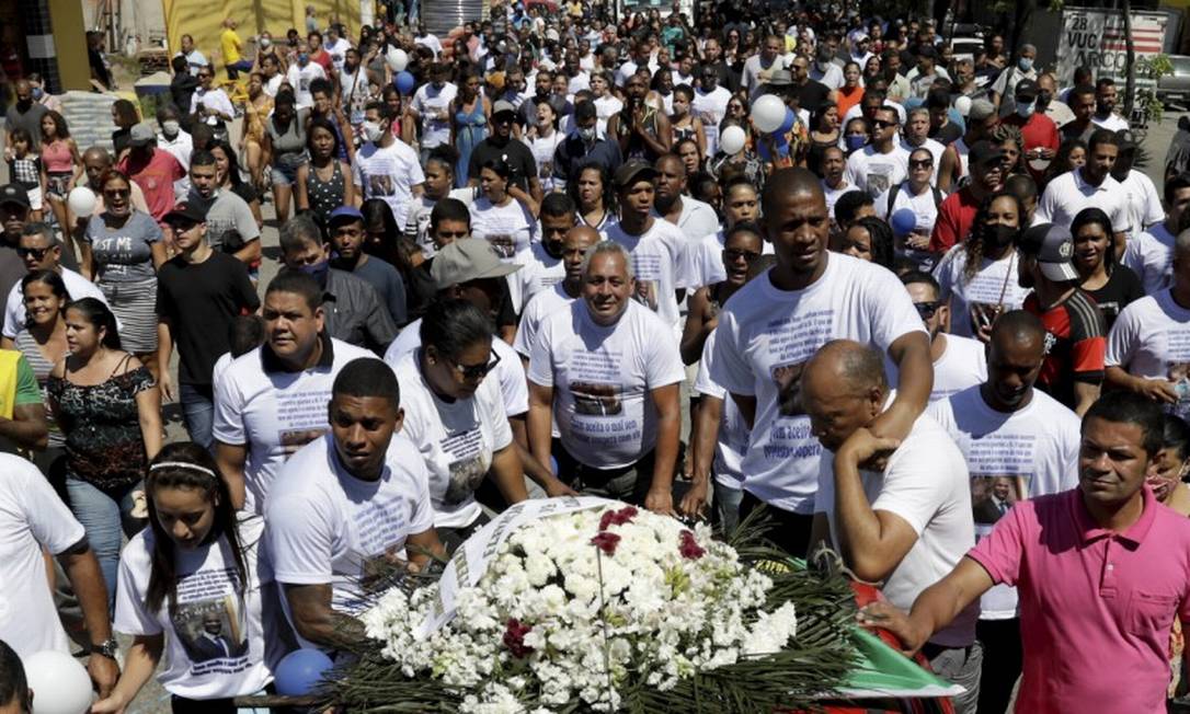 Enterro do vereador Alexsandro Silva faria, o Sandro do Sindicato, que foi morto a tiros dentro da sua van em Caxias Foto: Gabriel de Paiva / Agência O Globo