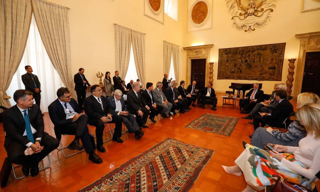Bolsonaro e sua comitiva durante encontro com representantes da OCDE Foto: Alan Santos / PR