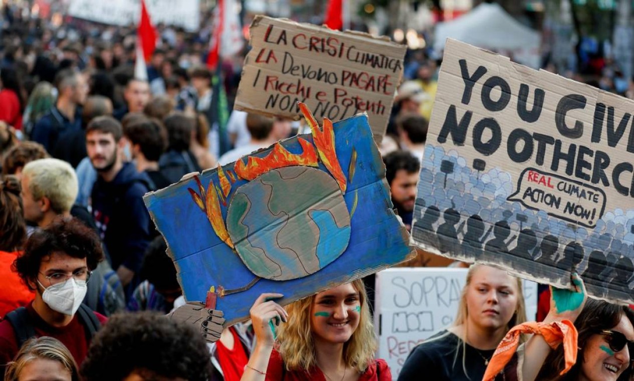 Manifestantes protestam durante a cúpula do G-20 na Itália Foto: YARA NARDI / REUTERS