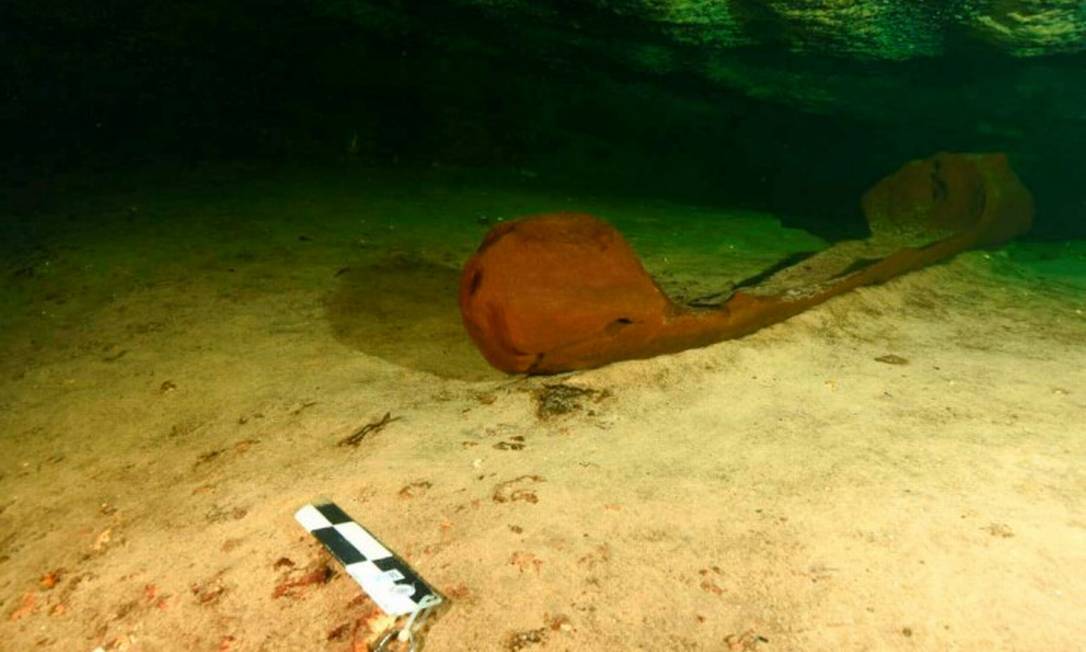 Canoa Maia encontrada perto das ruínas de Chichén Itzá, no México Foto: INAH / VIA REUTERS