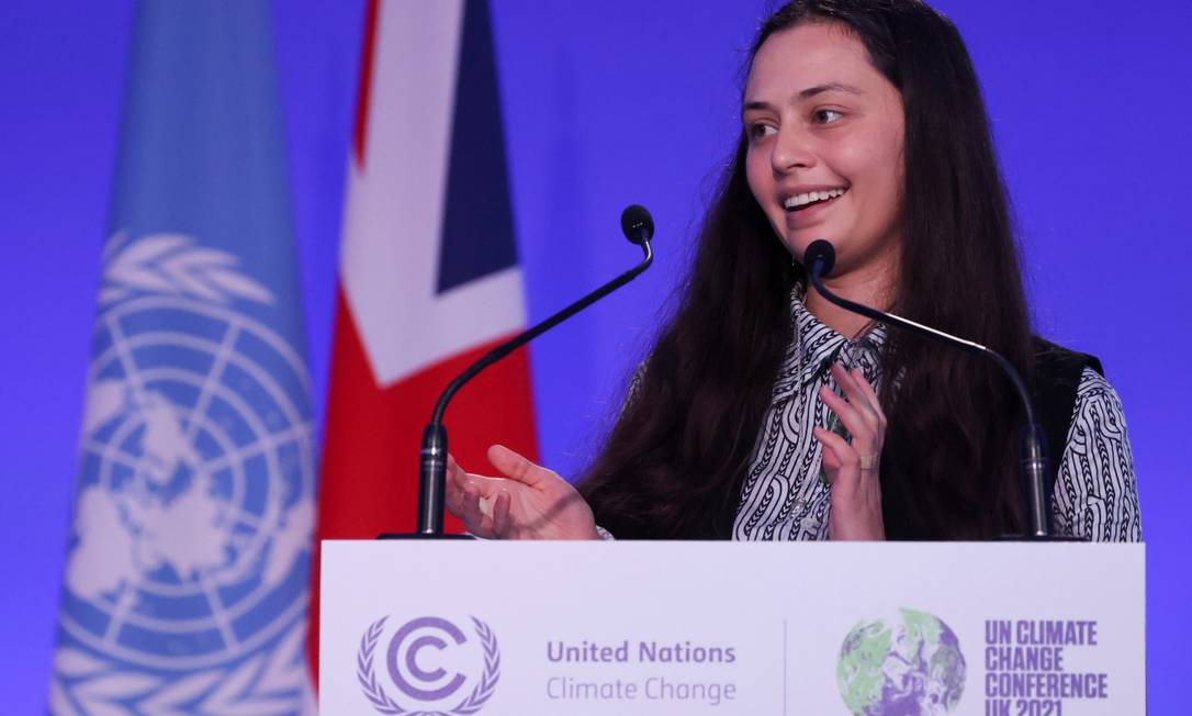 A neo-zelandesa India Logan-Riley, representante dos povos indígenas, fala na Conferência das Nações Unidas sobre Mudança Climática (COP26) em Glasgow, Escócia Foto: YVES HERMAN / REUTERS