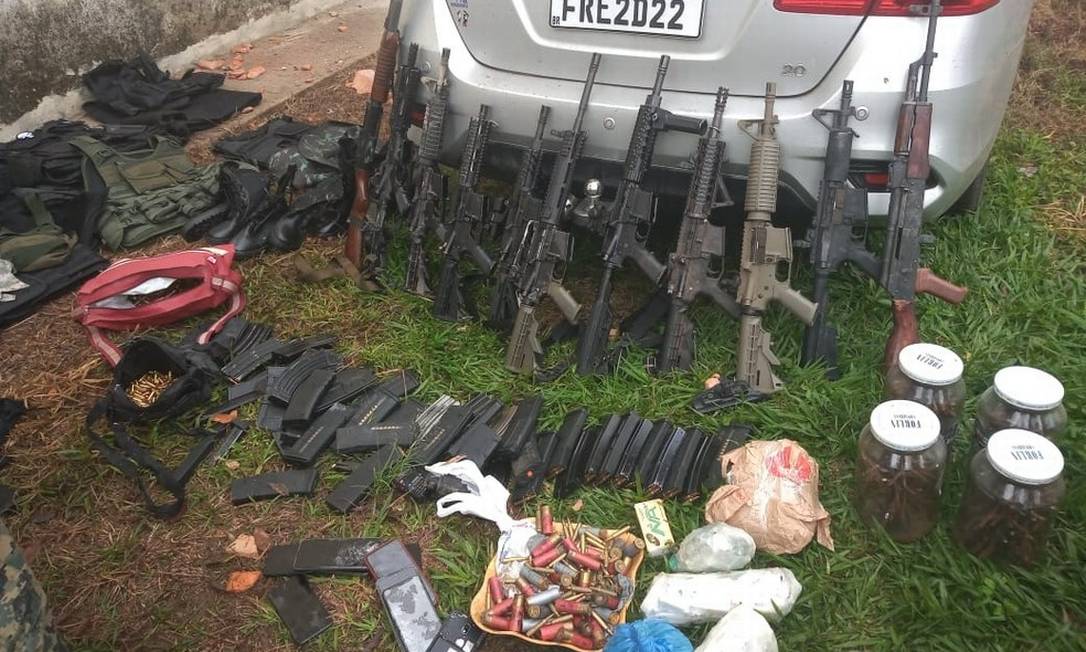 Armamento apreendido durante operação que resultou na morte de 25 suspeitos em varginha Foto: Divulgação/Polícia Militar