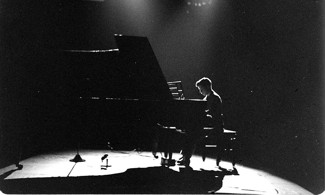 Nelson Freire, em concerto no Ginásio Gilberto Cardoso, em 1957, pouco antes de completar 13 anos de idade Foto: Arquivo / Agência O Globo