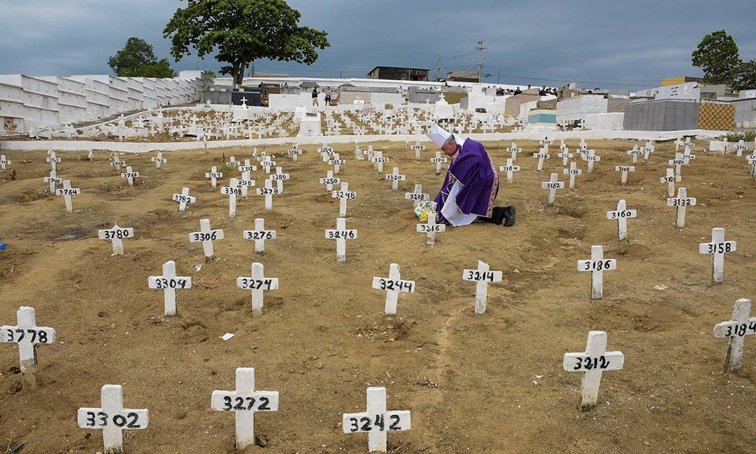 Dia de Finados tem celebra es missas e homenagens em cemit rios