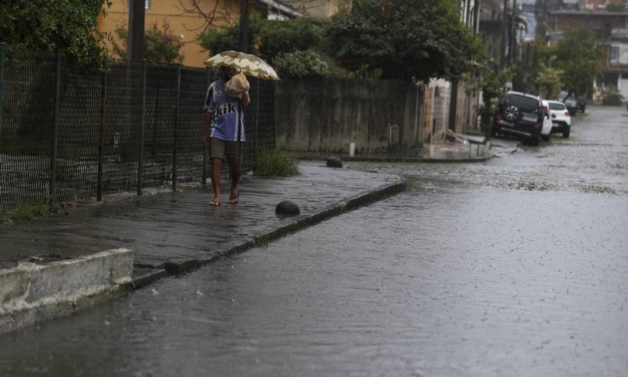 O município de Itaboraí também registrou diversos pontos de alagamento devido às fortes chuvas Foto: Fabiano Rocha / Agência O Globo