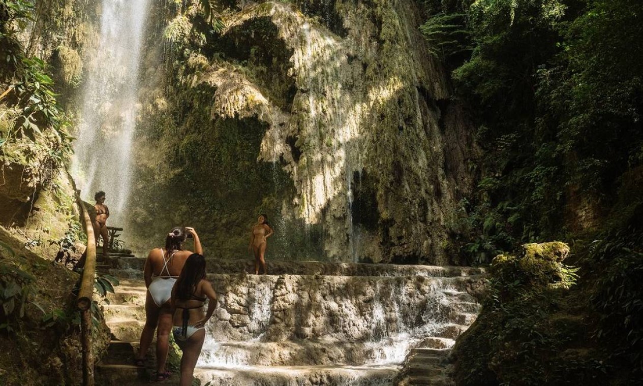 O município de Oslob, do qual Tan-Awan faz parte, tem outros atrativos naturais, como a cachoeira de Tumalog Foto: Hannah Reyes Morales / The New York Times