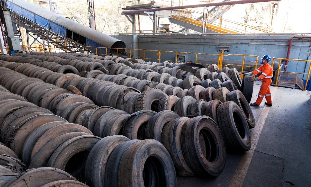 Indústria do cimento utiliza combustíveis alternativos para a produção, como
resíduos e pneus Foto: Divulgação