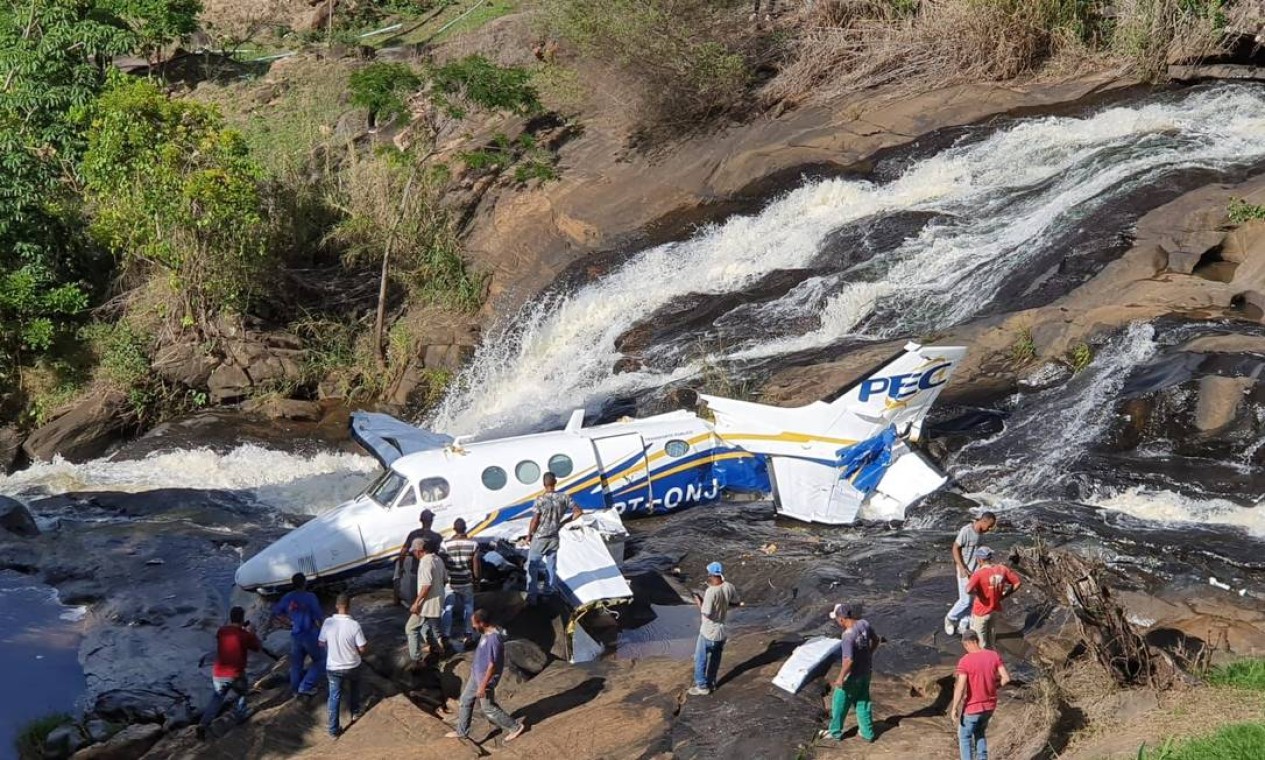 Irmãs do copiloto do avião em que Marília estava lamentam morte: 'Herói' -  Gerais - Estado de Minas