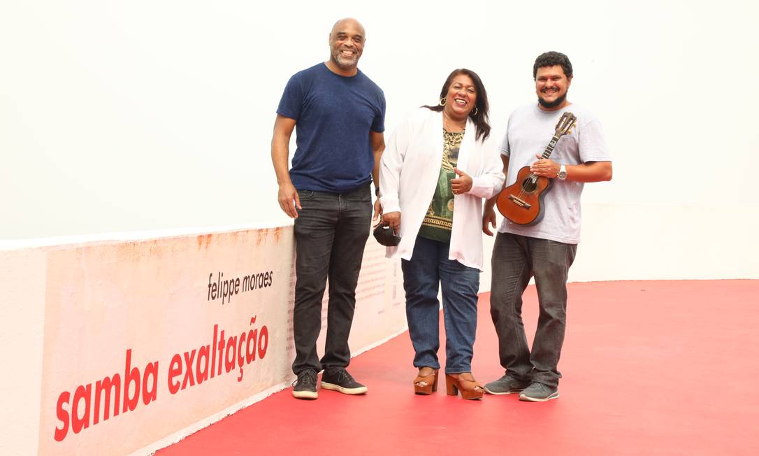 Marco Basílio (à esquerda), Iracema Monteiro e Daniel Scisinio do grupo Candongueiro Foto: Realize Cultura / Divulgação