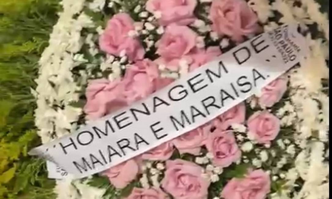 Coroa de flores enviadas por Maiara e Maraisa para o velório de Marília Mendonça Foto: Divulgação