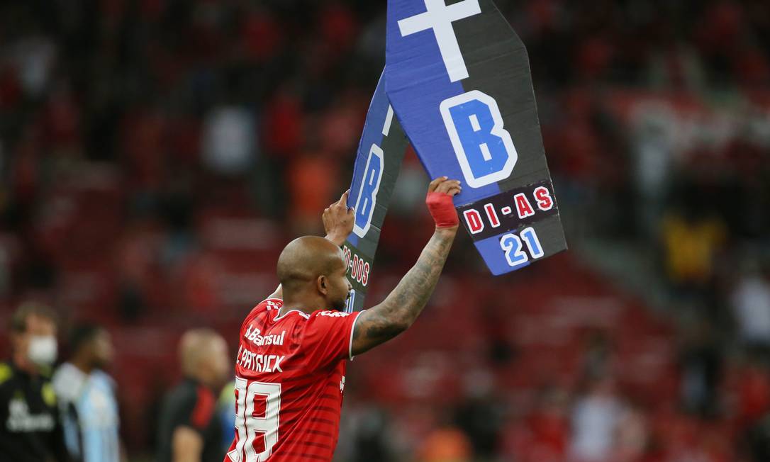 Patrick, do Internacional, provoca o Grêmio após vitória do Colorado no clássico Foto: DIEGO VARA / REUTERS