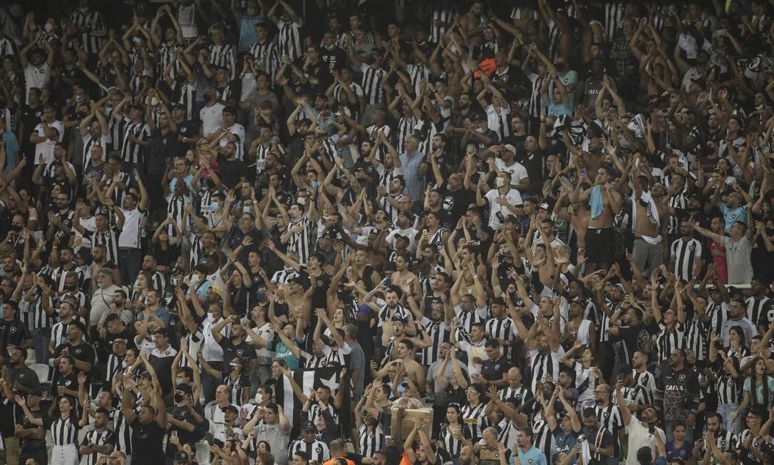 Botafogo negocia com interessados para se tornarem investidores do clube Foto: Alexandre Cassiano