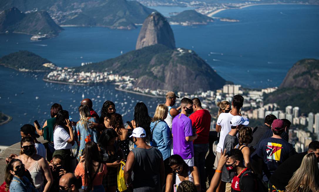 No Rio, atrações turísticas estão repletas de visitantes. A retomada da indústria de viagens no pós-pandemia será tema do "E agora, Brasil?", realizado por O GLOBO e Valor Econômico Foto: Hermes de Paula / Agência O Globo