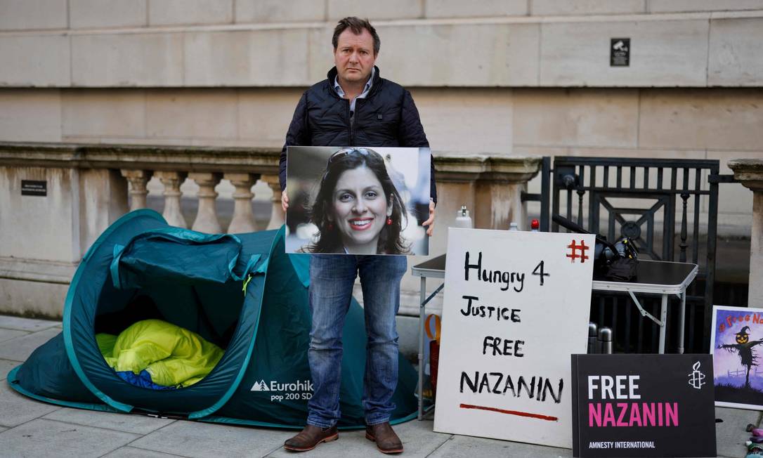Richard Ratcliffe faz greve de fome em Londres Foto: TOLGA AKMEN / AFP