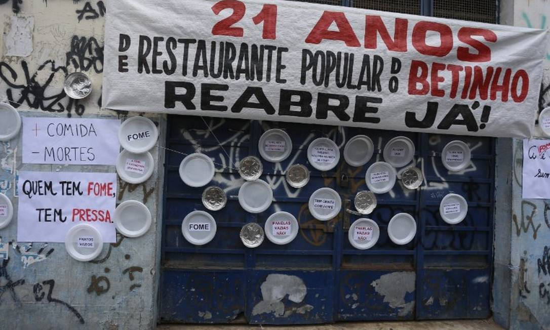 Manifesto pela reabertura do Restaurante Popular do Betinho, no Centro do Rio Foto: Fabiano Rocha/ Agência O Globo