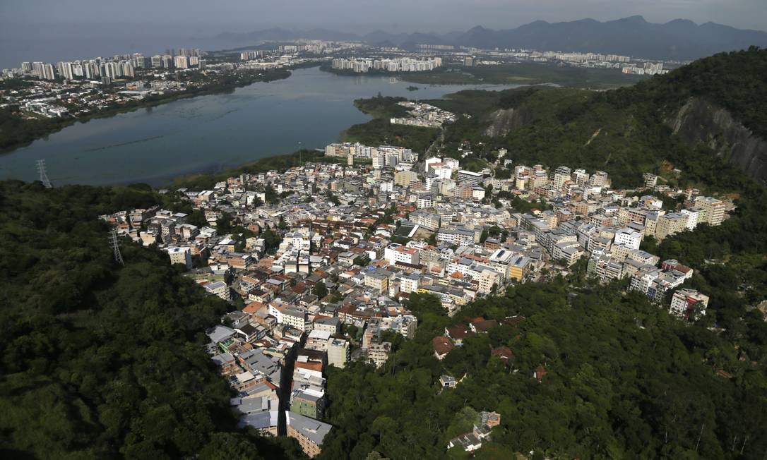 Muzema, na Zona Oeste, uma das comunidades incluídas no projeto Foto: Custódio Coimbra / Agência O Globo