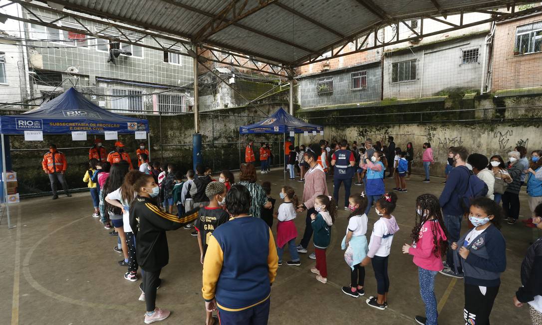 Crianças da Escola Municipal Francisco de Paula Brito tiveram orientações por meio de atividades lúdicas Foto: Fabiano Rocha / Fabiano Rocha