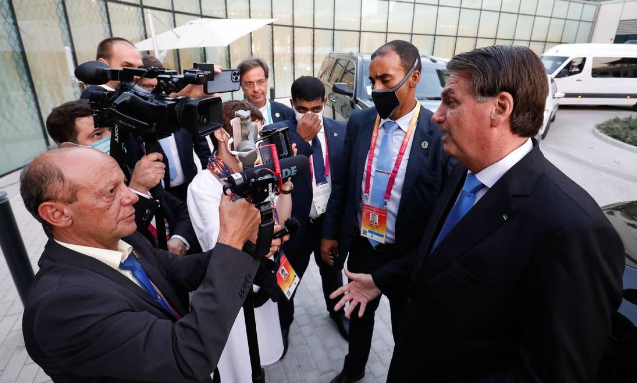Bolsonaro concede entrevista à imprensa após visitar a Expo 2020, feira universal, um dos maiores eventos realizados no mundo desde a pandemia de Covid -19 Foto: Alan Santos/PR