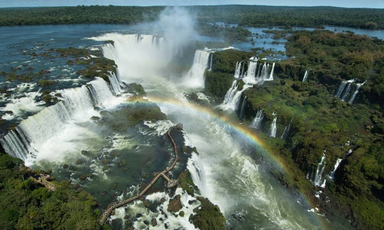 O Parque Nacional do Iguaçu (PR) compreende o maior conjunto de quedas d’água do mundo Foto: Divulgação / Ministério do Turismo