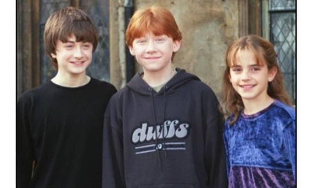 Daniel Radcliffe, Rupert Grint e Emma Watson nas gravações de 'Harry Potter' ainda no início da saga Foto: Reprodução / Instagram