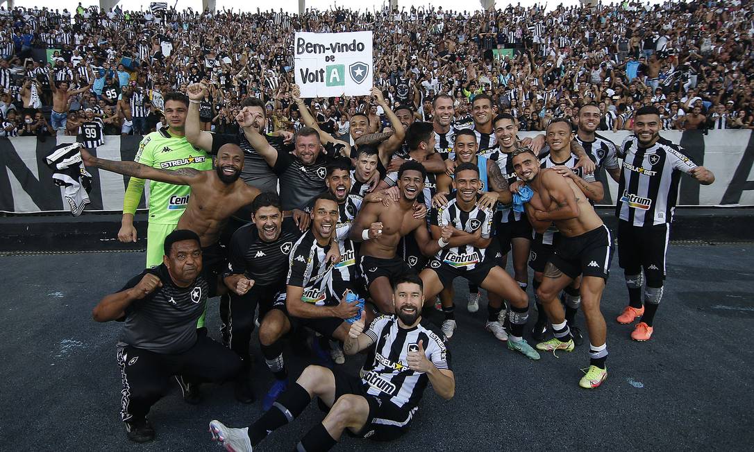 Elenco do Botafogo comemora acesso à Série A Foto: Foto: Vitor Silva/Botafogo / Agência O Globo