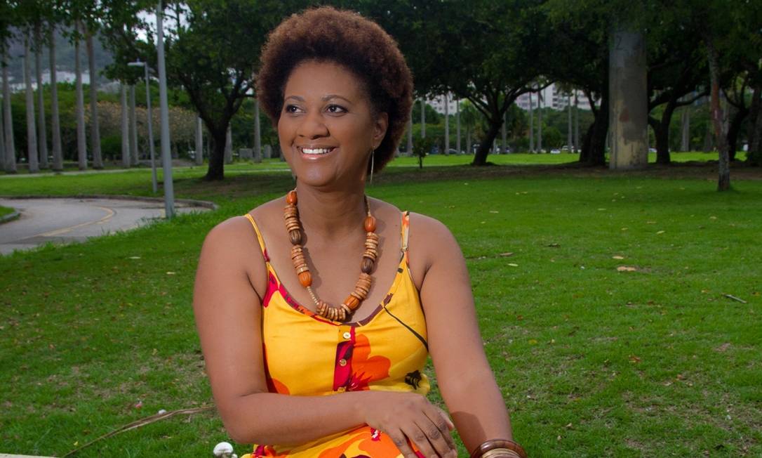 A cantora Nilze Carvalho mostra repertório de samba e choro na Cidade das Artes Foto: Divulgação / Tyno Cruz