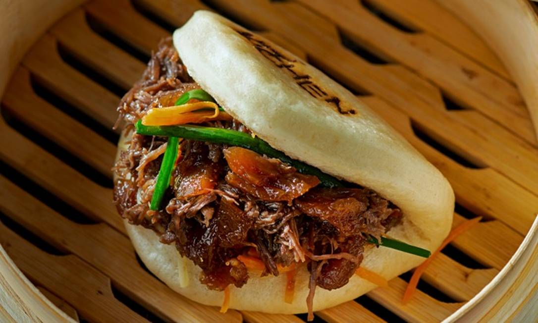 Bao com costela suína e chutney de abacaxi: no Kitchen Asian Food Foto: Landau / Divulgação