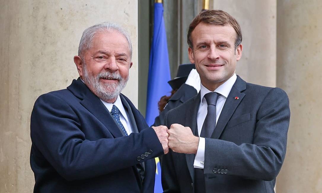Em Paris, Lula é recebido pelo presidente francês Emmanuel Macron no Palácio do Eliseu Foto: Ricardo Stuckert