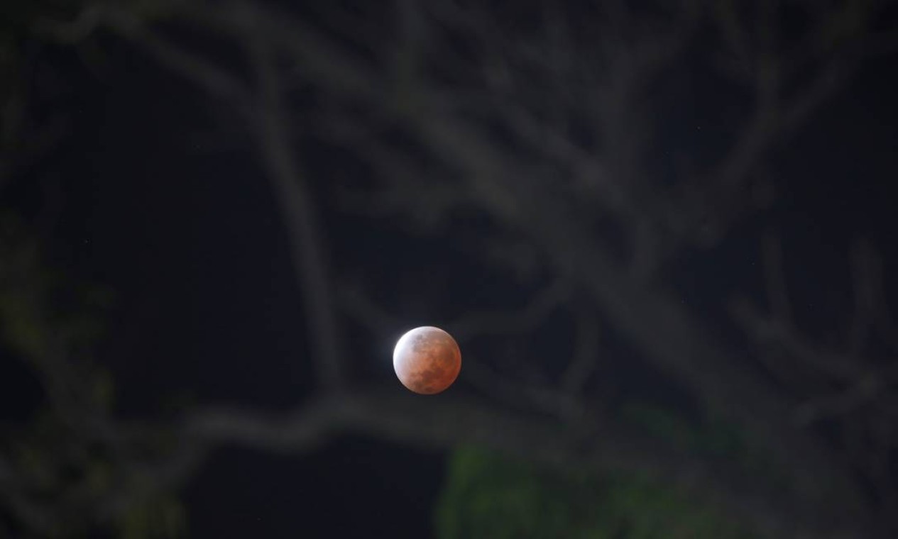 Eclipse lunar parcial visto de San Salvador, El Salvador Foto: JOSE CABEZAS / REUTERS