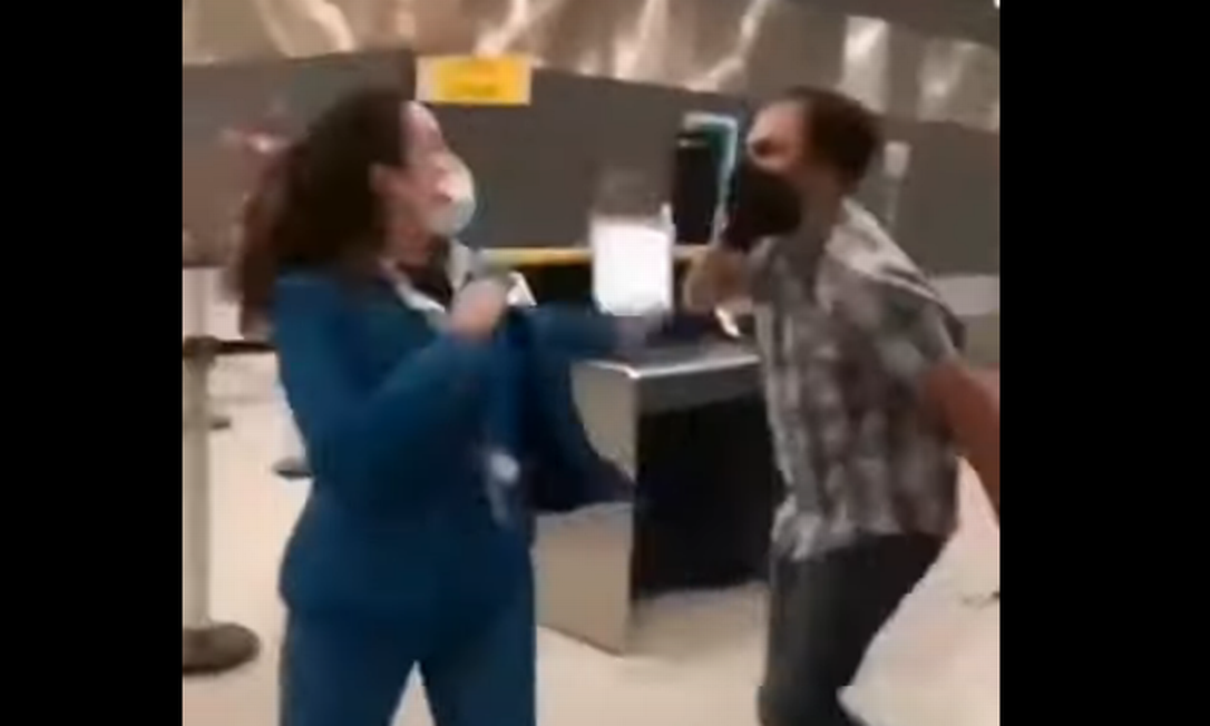 Briga em aeroporto após coelho não ser autorizado a embarcar
Foto: Redes Sociais