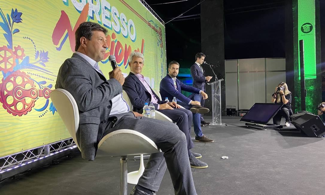 Os pré candidatos do campo da direita e centro-direita Luiz Henrique Mandetta (em primeiro plano); Felipe D'Ávila (centro) e Eduardo Leite Foto: Divulgação MBL