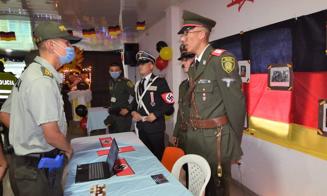 Cadetes usaram uniformes nazistas e suástica em evento da polícia na Colômbia Foto: Reprodução