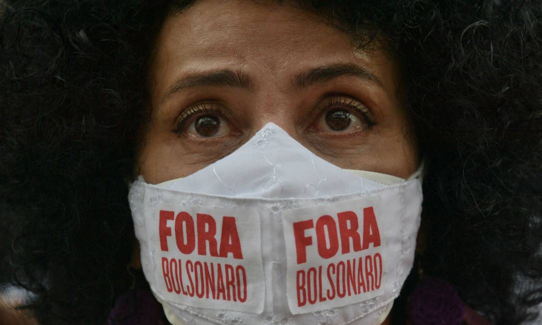 Tarefa pelo Dia da Consciência Negra pede que alunos colem palha de aço em  desenho para representar cabelo - Jornal O Globo