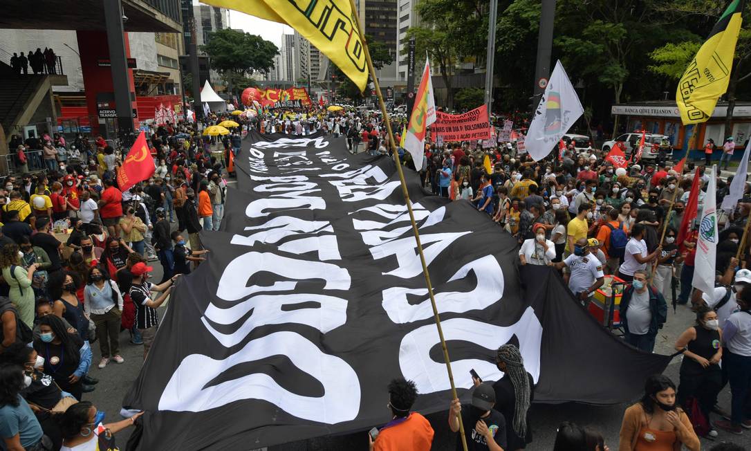 Tarefa pelo Dia da Consciência Negra pede que alunos colem palha de aço em  desenho para representar cabelo - Jornal O Globo