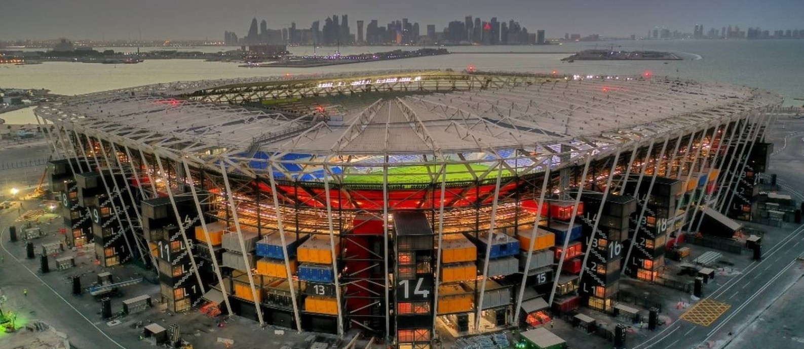 Estádio 974, feito com 974 contâineres, é o sétimo estádio a ficar pronto no Qatar, de oito que receberão jogos do Mundial Foto: HANDOUT / Reuters
