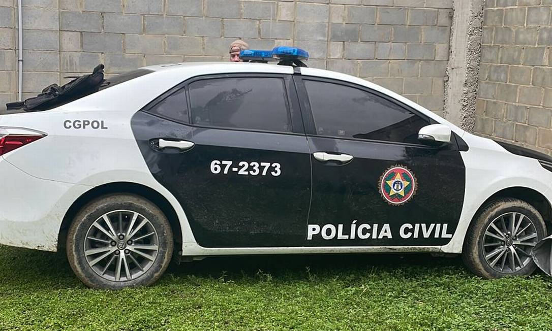 Clone da viatura da Polícia Civil foi apreendido na casa onde miliciano Tandera se escondia Foto: Divulgação / Polícia Civil