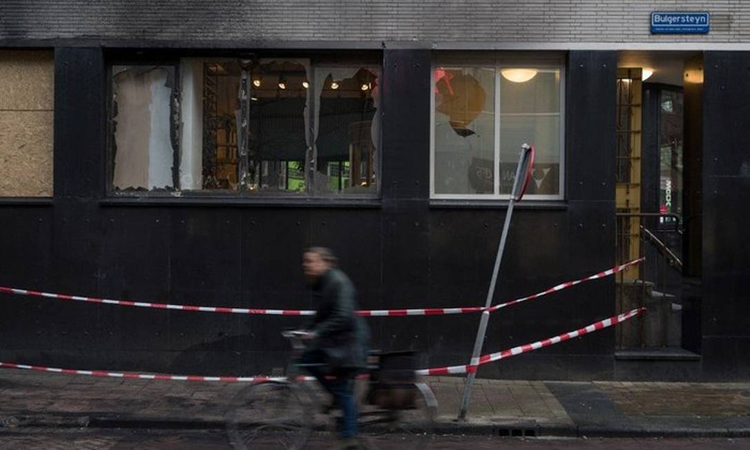 Nas cidades de Zwolle, Groningen e Roosendaal (foto), pequenos grupos de manifestantes provocaram distúrbios Foto: SEBASTIEN BOZON / AFP