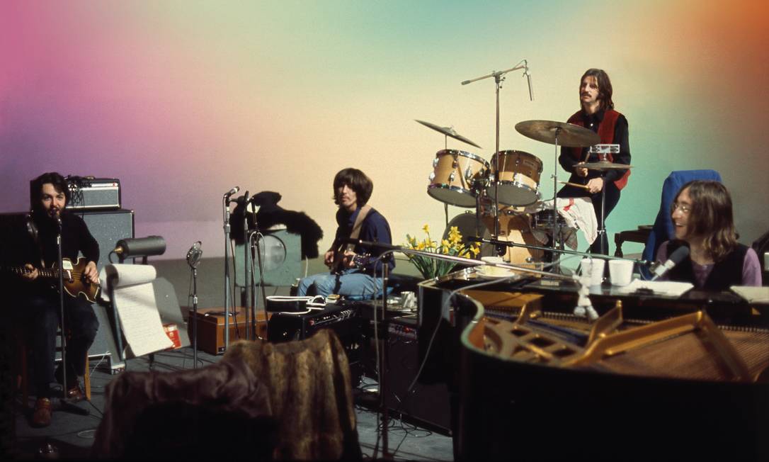 Paul McCartney, George Harrison, Ringo Starr e John Lennon em cena de 'The Beatles: Get back' Foto: Linda McCartney / Divulgação
